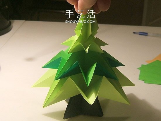 简单折纸立体圣诞树的折法详细步骤图(图34)