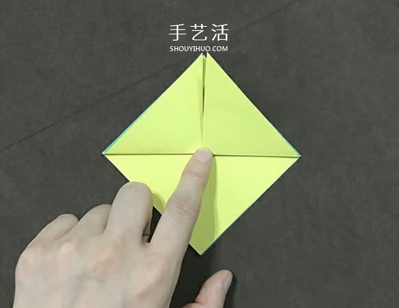 儿童简单折纸小金鱼的折法图解(图4) 儿童简单折纸小金鱼的折法图解(图4)