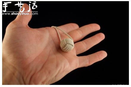 绳子编织球形挂坠的教程(图1)