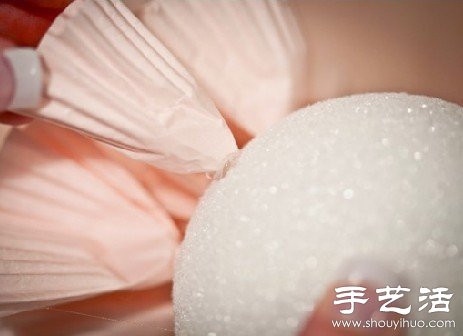 蛋糕杯变废为宝 手工DIY漂亮纸花花球(图5) 蛋糕杯变废为宝 手工DIY漂亮纸花花球(图5)