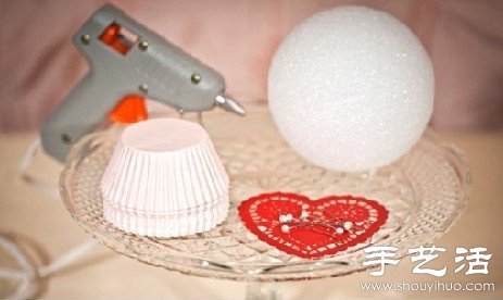 蛋糕杯变废为宝 手工DIY漂亮纸花花球(图3) 蛋糕杯变废为宝 手工DIY漂亮纸花花球(图3)