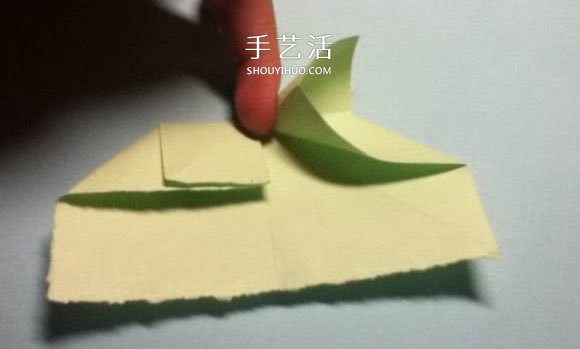 折叠四个爱心 组合成代表幸运的四叶草图解(图9) 折叠四个爱心 组合成代表幸运的四叶草图解(图9)