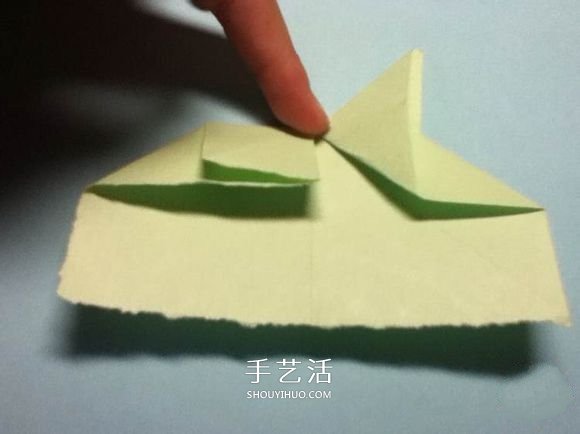 折叠四个爱心 组合成代表幸运的四叶草图解(图10) 折叠四个爱心 组合成代表幸运的四叶草图解(图10)
