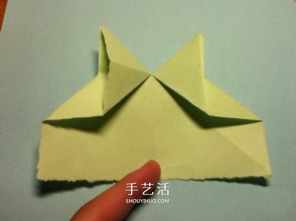 折叠四个爱心 组合成代表幸运的四叶草图解(图11) 折叠四个爱心 组合成代表幸运的四叶草图解(图11)