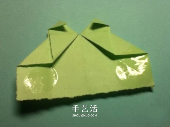 折叠四个爱心 组合成代表幸运的四叶草图解(图12) 折叠四个爱心 组合成代表幸运的四叶草图解(图12)