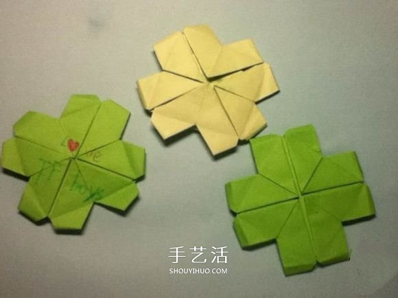 折叠四个爱心 组合成代表幸运的四叶草图解(图19) 折叠四个爱心 组合成代表幸运的四叶草图解(图19)