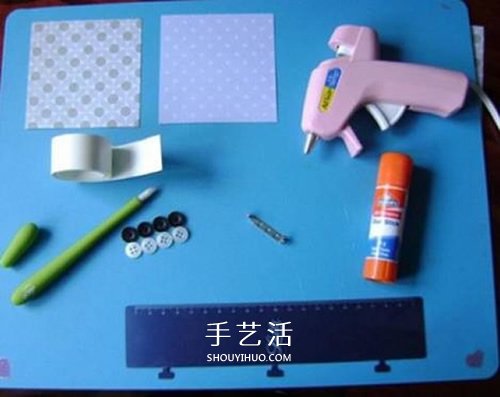 最简单纸风车的折法图解 可爱的儿童胸花DIY(图1)