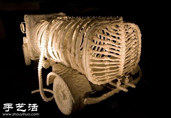 印度艺术家DIY的史前怪兽汽车模型(图4)