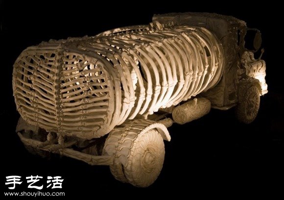 印度艺术家DIY的史前怪兽汽车模型(图2)