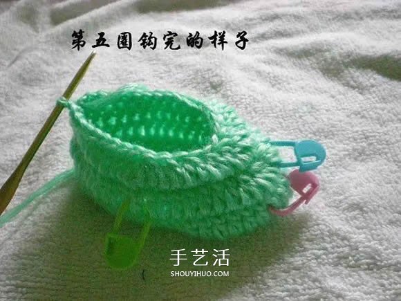 用钩织编织简单又漂亮婴儿鞋的方法步骤图(图16) 用钩织编织简单又漂亮婴儿鞋的方法步骤图(图16)