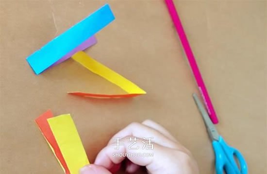 幼儿手工风车图片步骤 会旋转的小风车做法(图3)