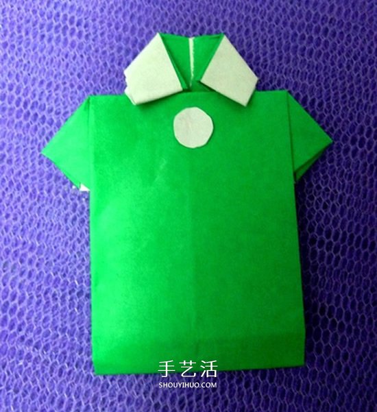 怎么折男T恤的图解教程 手工折纸T恤简单折法(图14)
