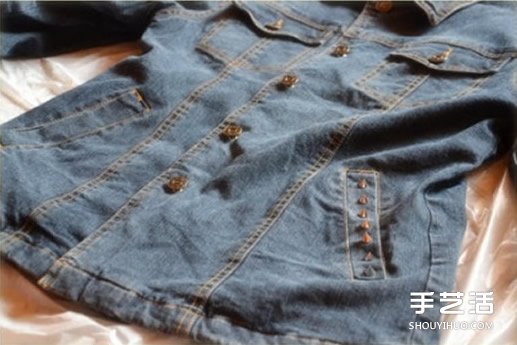 旧牛仔外套手工改造DIY教程 立马穿出朋克风(图4) 旧牛仔外套手工改造DIY教程 立马穿出朋克风(图4)