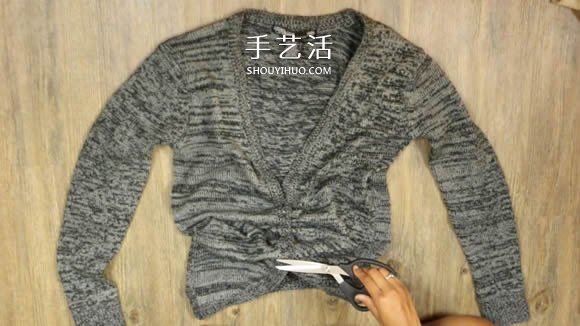 普通开衫毛衣改造 DIY露肩皱褶上衣的方法(图9) 普通开衫毛衣改造 DIY露肩皱褶上衣的方法(图9)