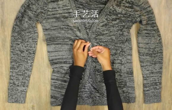 普通开衫毛衣改造 DIY露肩皱褶上衣的方法(图7) 普通开衫毛衣改造 DIY露肩皱褶上衣的方法(图7)