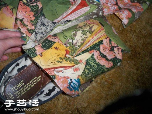 旧布鞋改造利用 DIY时尚田园风布艺美鞋(图1) 旧布鞋改造利用 DIY时尚田园风布艺美鞋(图1)