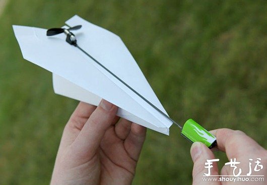 配备螺旋桨套件的纸飞机DIY(图3)