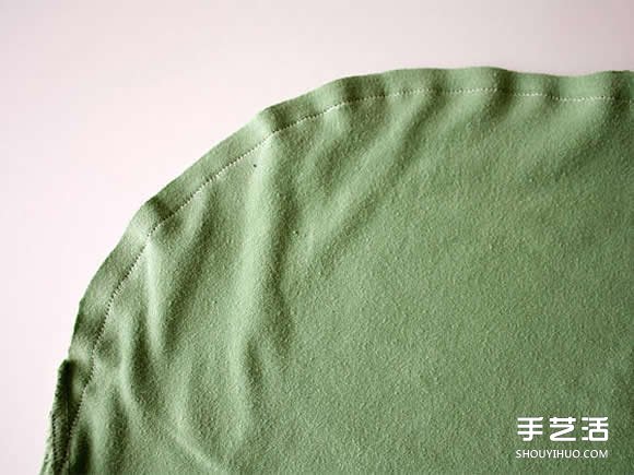 旧T恤改造网眼袋的方法 DIY网眼袋制作教程(图2) 旧T恤改造网眼袋的方法 DIY网眼袋制作教程(图2)