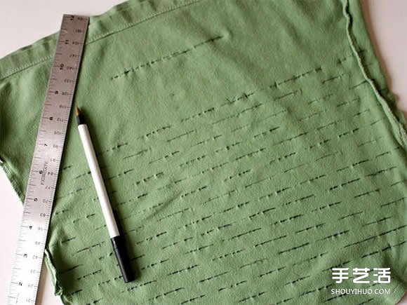 旧T恤改造网眼袋的方法 DIY网眼袋制作教程(图4) 旧T恤改造网眼袋的方法 DIY网眼袋制作教程(图4)