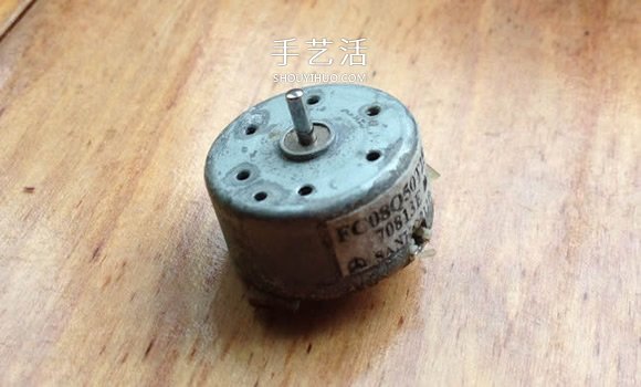 用旧马达DIY制作酷炫陀螺的方法教程(图2) 用旧马达DIY制作酷炫陀螺的方法教程(图2)