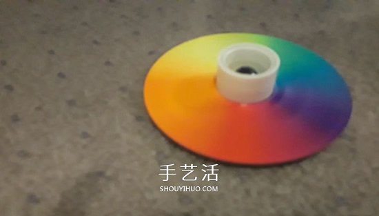 旧光盘手工制作彩虹陀螺玩具的教程 - 诺云双维造物网