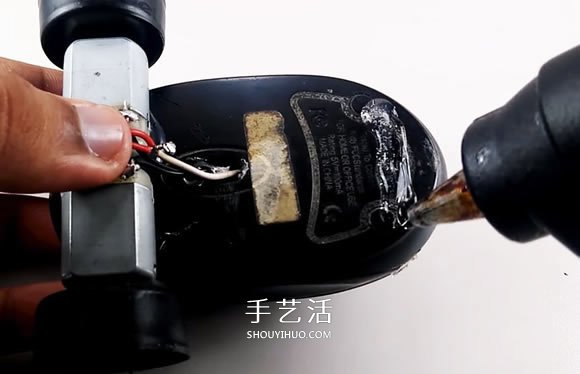 旧鼠标手工制作电动玩具车的教程(图15) 旧鼠标手工制作电动玩具车的教程(图15)