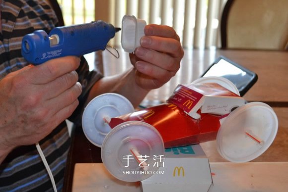 麦当劳包装盒废物利用 手工制作酷炫赛车模型(图7) 麦当劳包装盒废物利用 手工制作酷炫赛车模型(图7)