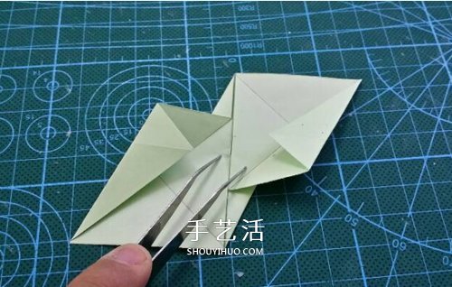 怎么折纸星星花球图解 发射光芒立体星星的折法(图7)