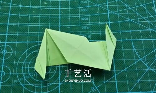 怎么折纸星星花球图解 发射光芒立体星星的折法(图9)
