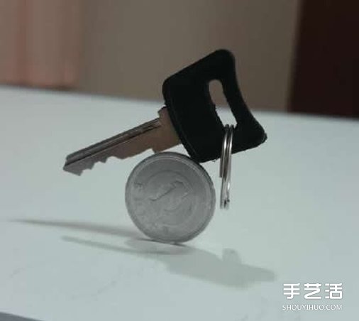 超牛平衡术表演 硬币平衡游戏这么玩才够强！ - 诺云双维造物网