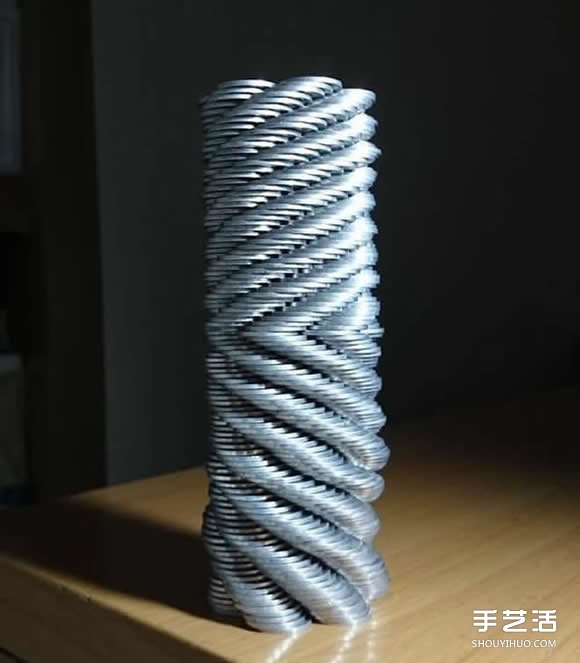 高难度平衡游戏 平衡高手用硬币挑战堆叠极限(图4) 高难度平衡游戏 平衡高手用硬币挑战堆叠极限(图4)