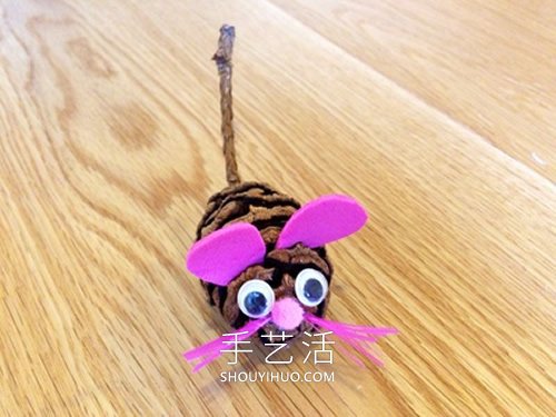 幼儿园松果手工制作 变身可爱小老鼠!(图5) 幼儿园松果手工制作 变身可爱小老鼠!(图5)