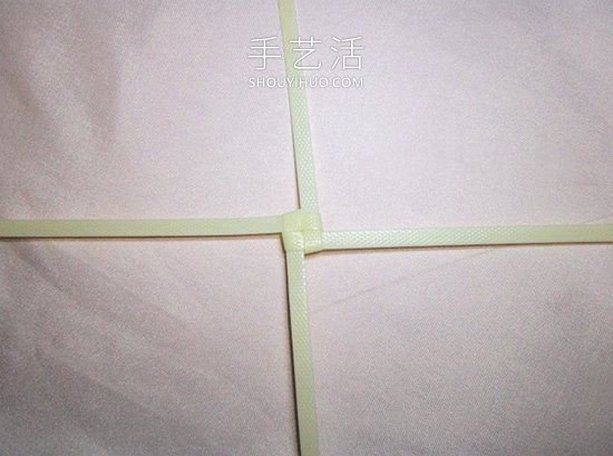 塑料包装带编织玫瑰花的方法图解教程(图2) 塑料包装带编织玫瑰花的方法图解教程(图2)