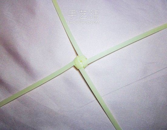 塑料包装带编织玫瑰花的方法图解教程(图9) 塑料包装带编织玫瑰花的方法图解教程(图9)