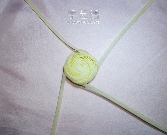 塑料包装带编织玫瑰花的方法图解教程(图10) 塑料包装带编织玫瑰花的方法图解教程(图10)