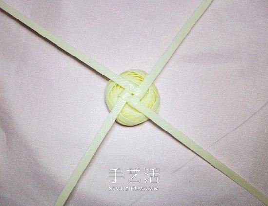 塑料包装带编织玫瑰花的方法图解教程(图13) 塑料包装带编织玫瑰花的方法图解教程(图13)
