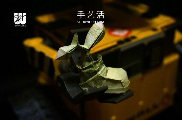 一元纸币折纸教程：鞋子里的芽苗的折法图解 - 诺云双维造物网