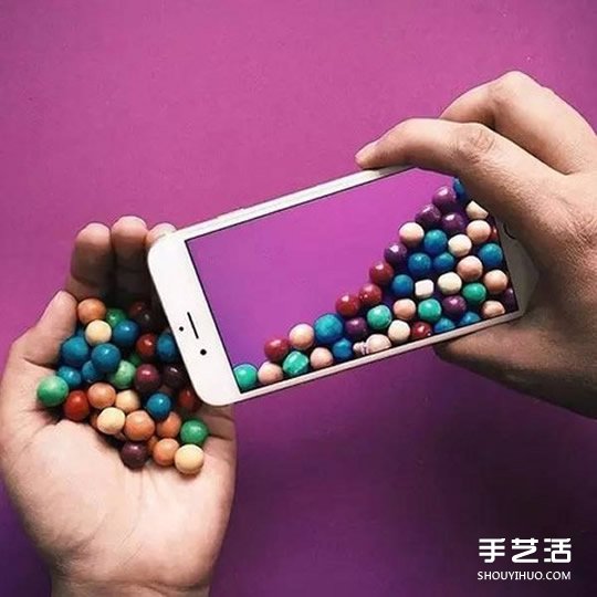 逃离烦闷生活：艺术家让手机变身可爱糖果盒(图5)