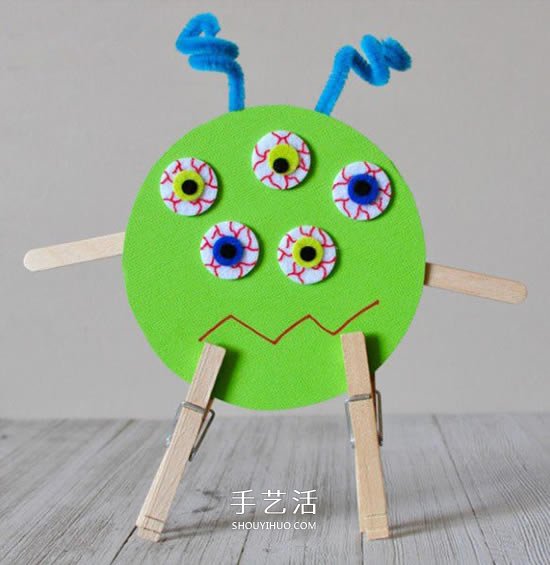 幼儿万圣节小怪物DIY 旧光盘废物利用做怪物(图2) 幼儿万圣节小怪物DIY 旧光盘废物利用做怪物(图2)
