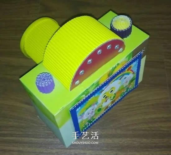幼儿园手工作品图片 废物利用做的漂亮相机(图3) 幼儿园手工作品图片 废物利用做的漂亮相机(图3)