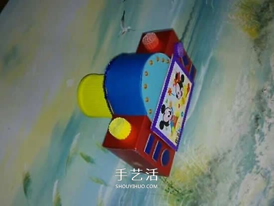 幼儿园手工作品图片 废物利用做的漂亮相机(图2) 幼儿园手工作品图片 废物利用做的漂亮相机(图2)