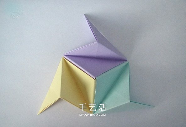 纸花球的叠法详细教程 手工折纸花球过程图(图25) 纸花球的叠法详细教程 手工折纸花球过程图(图25)