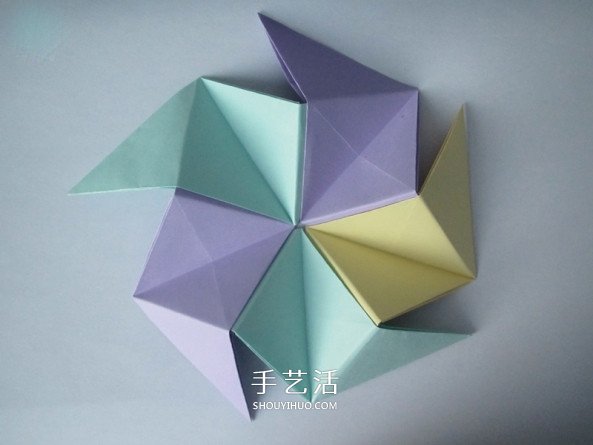 纸花球的叠法详细教程 手工折纸花球过程图(图27) 纸花球的叠法详细教程 手工折纸花球过程图(图27)