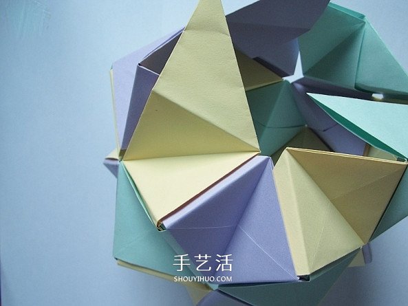 纸花球的叠法详细教程 手工折纸花球过程图(图29) 纸花球的叠法详细教程 手工折纸花球过程图(图29)