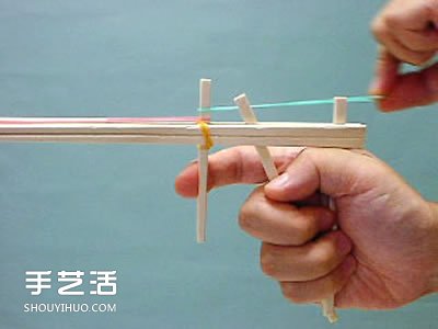 连发皮筋枪怎么做图解 自制连发皮筋枪做法(图4) 连发皮筋枪怎么做图解 自制连发皮筋枪做法(图4)