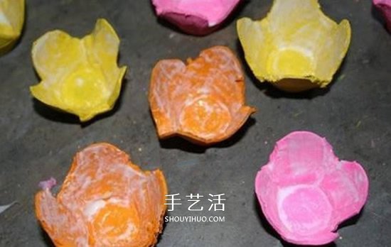 蛋托制作立体花朵装饰画 简单蛋托装饰画做法(图4) 蛋托制作立体花朵装饰画 简单蛋托装饰画做法(图4)