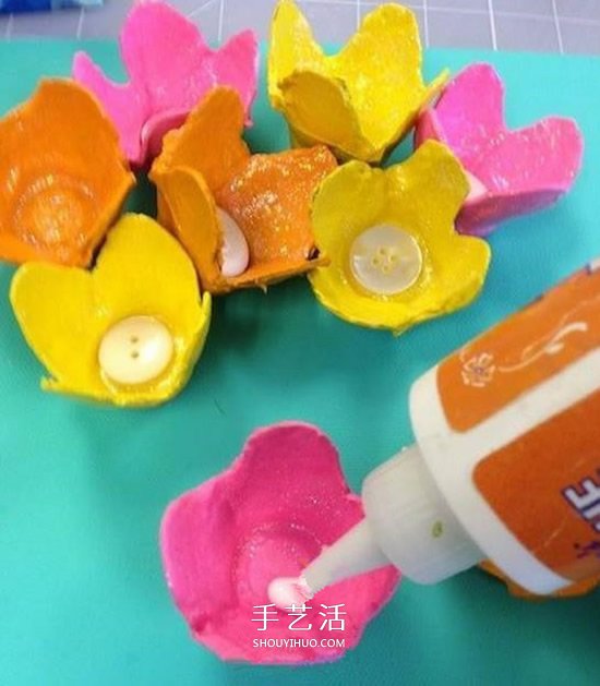 蛋托制作立体花朵装饰画 简单蛋托装饰画做法(图5) 蛋托制作立体花朵装饰画 简单蛋托装饰画做法(图5)