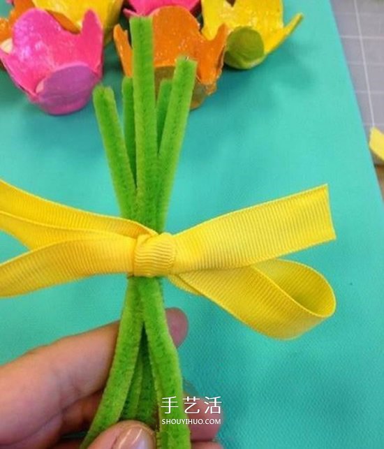 蛋托制作立体花朵装饰画 简单蛋托装饰画做法(图6) 蛋托制作立体花朵装饰画 简单蛋托装饰画做法(图6)