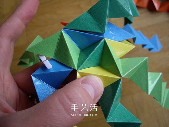 纸球的折法步骤图片 折纸彩球的详细步骤图(图7) 纸球的折法步骤图片 折纸彩球的详细步骤图(图7)
