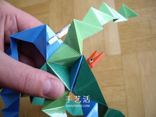 纸球的折法步骤图片 折纸彩球的详细步骤图(图5) 纸球的折法步骤图片 折纸彩球的详细步骤图(图5)